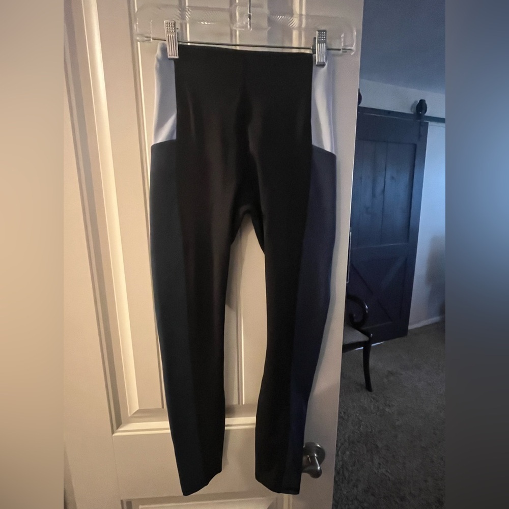 Move Theology  Black & Baby Blue Cropped Athletic Leggings, size XS